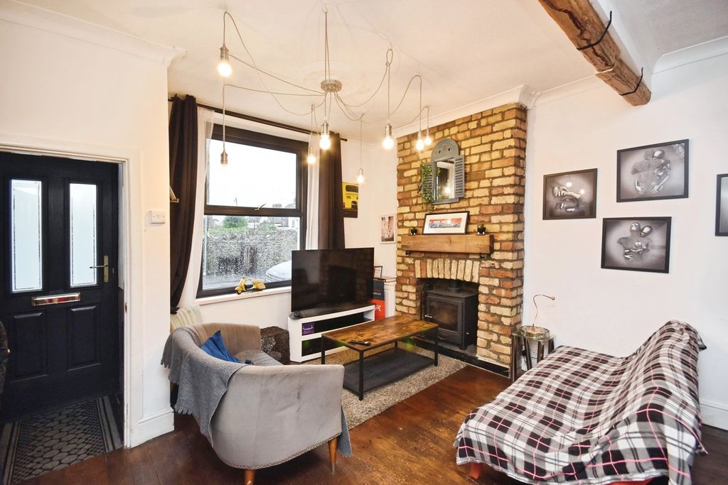 Property photo 3 of 17