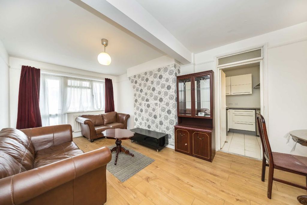 Property photo 2 of 8