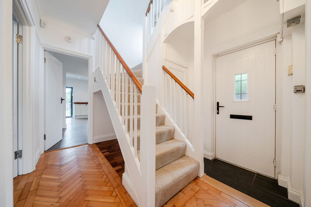 Property photo 2 of 27 1522607-14-6Aa91F...
