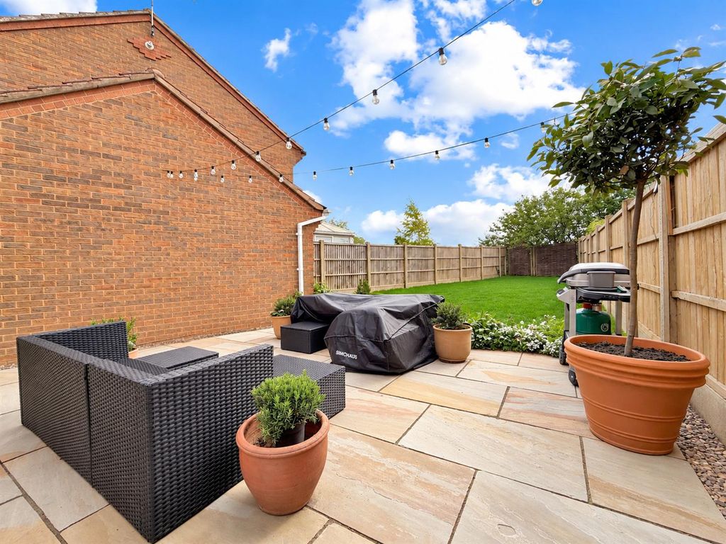 Property photo 3 of 22 Beautifully Landscaped Garden