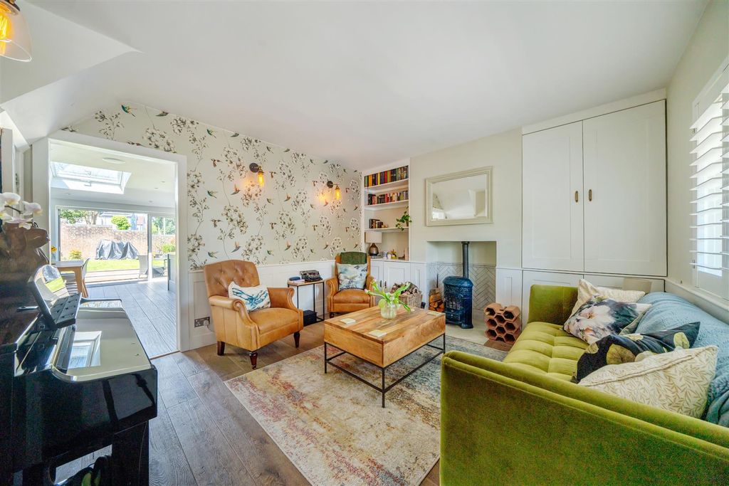 Property photo 3 of 20 16-68232d4320705-1287250-Arw-16.Jpg