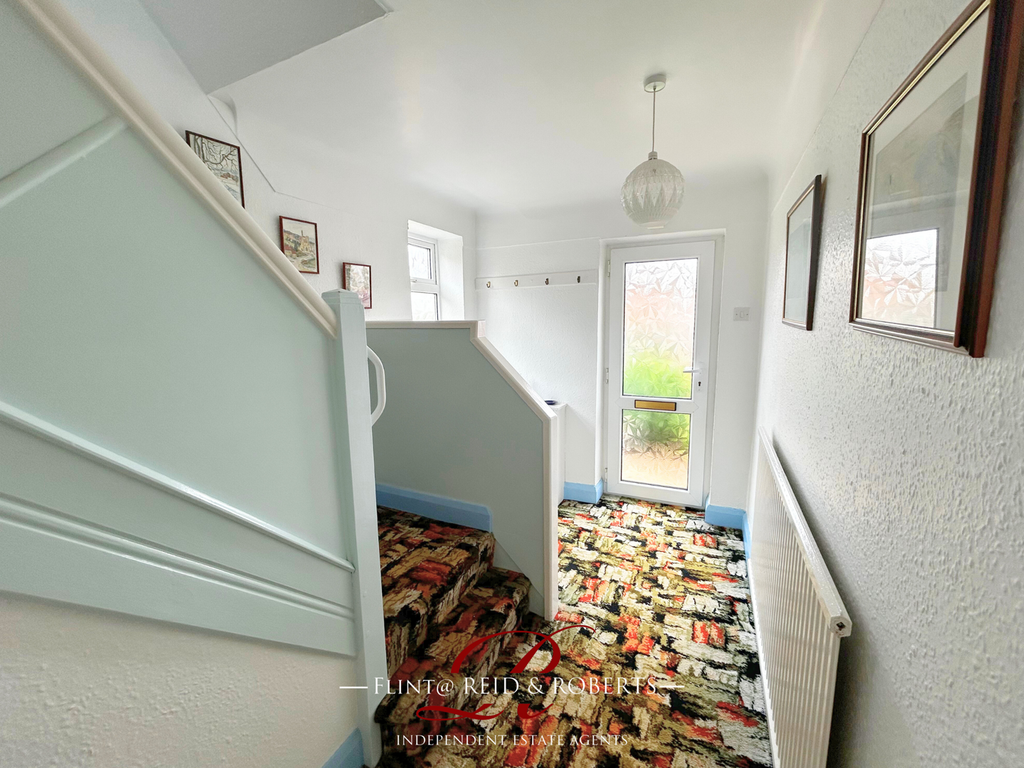 Property photo 2 of 18 Hallway