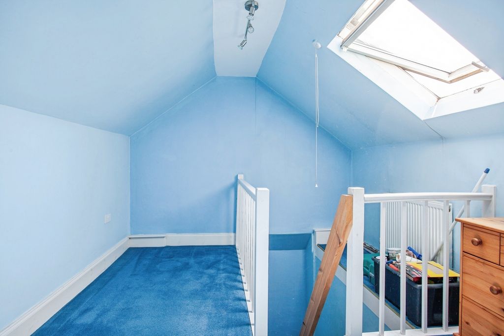 Property photo 3 of 16 Loft Room