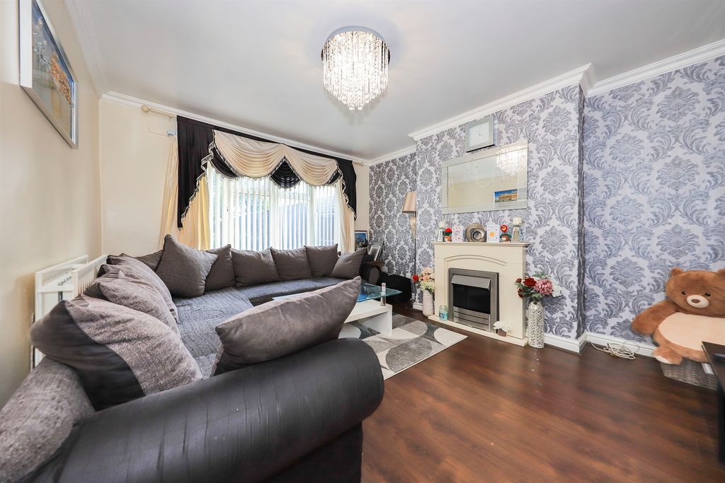 Property photo 3 of 17