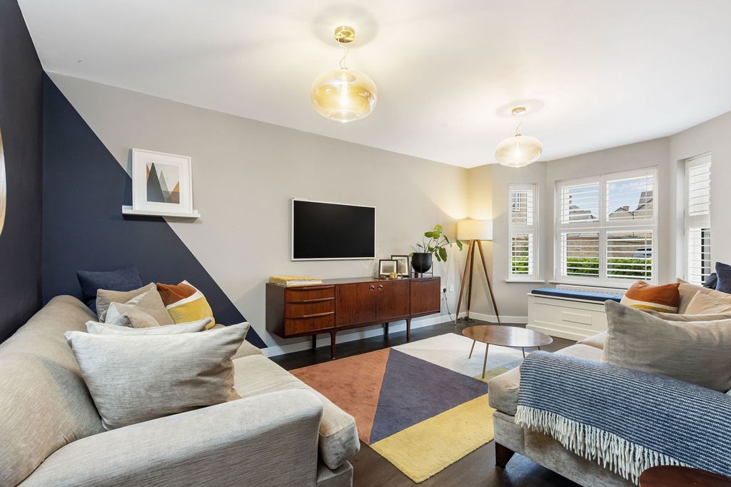 Property photo 2 of 28