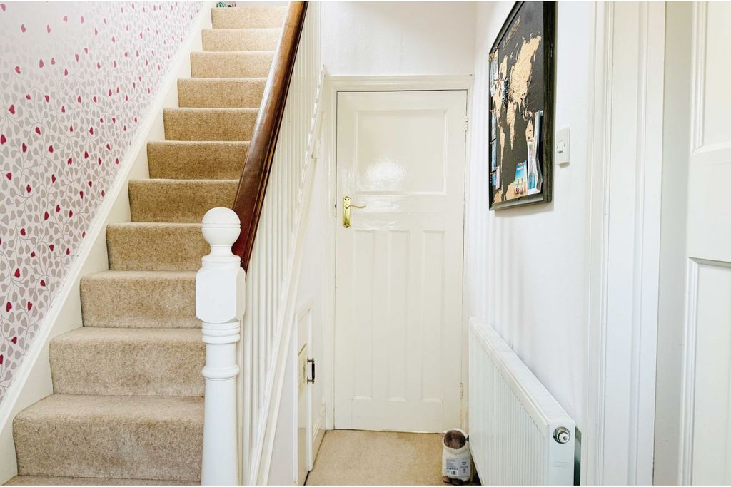 Property photo 2 of 16 Hallway