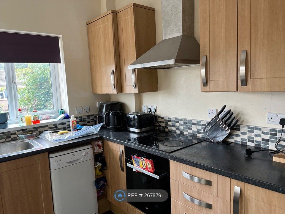 Property photo 3 of 9 Shared Kitchen