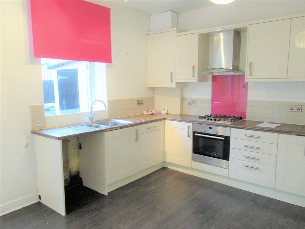 Property photo 2 of 12 Dining Kitchen