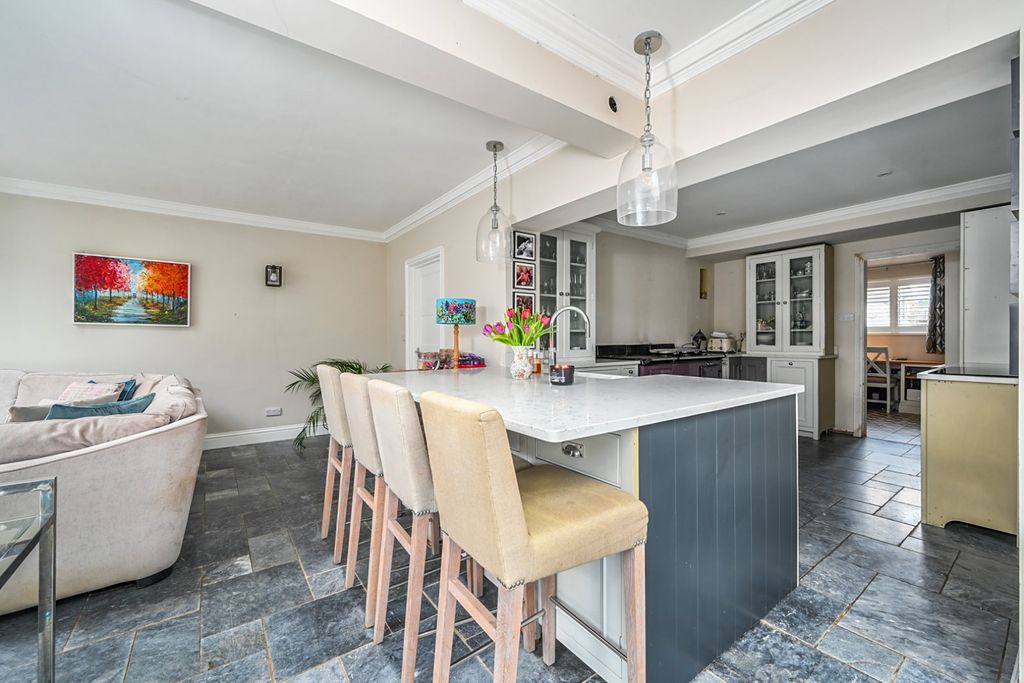 Property photo 3 of 32 Kitchen 1