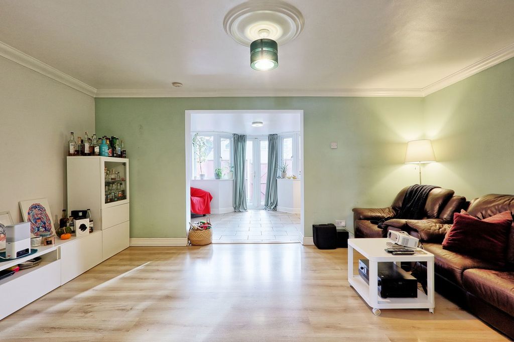 Property photo 3 of 39