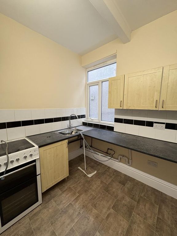 Property photo 3 of 10 Kitchen
