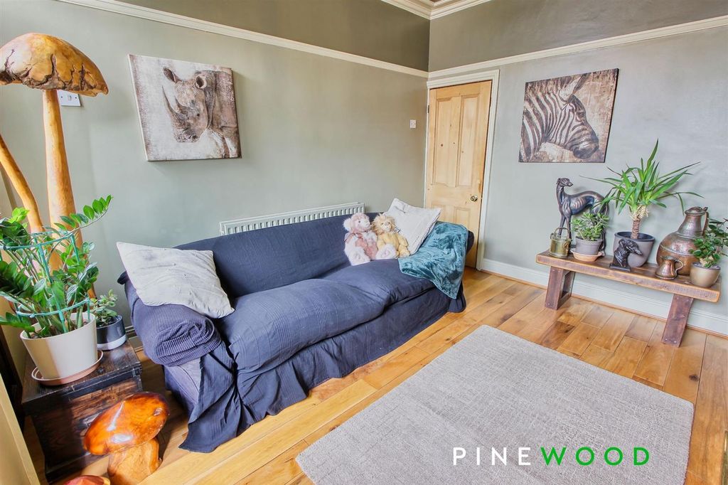 Property photo 3 of 30 Lounge