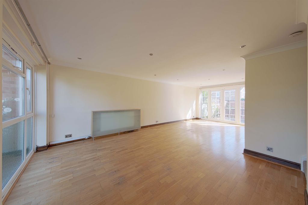Property photo 2 of 28