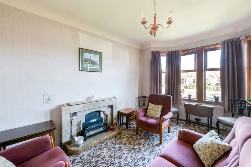 Property photo 3 of 21 Lounge