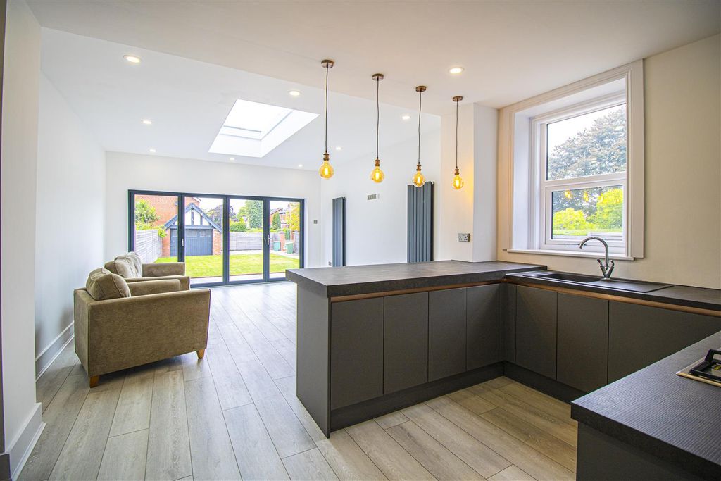 Property photo 3 of 21 Kitchen