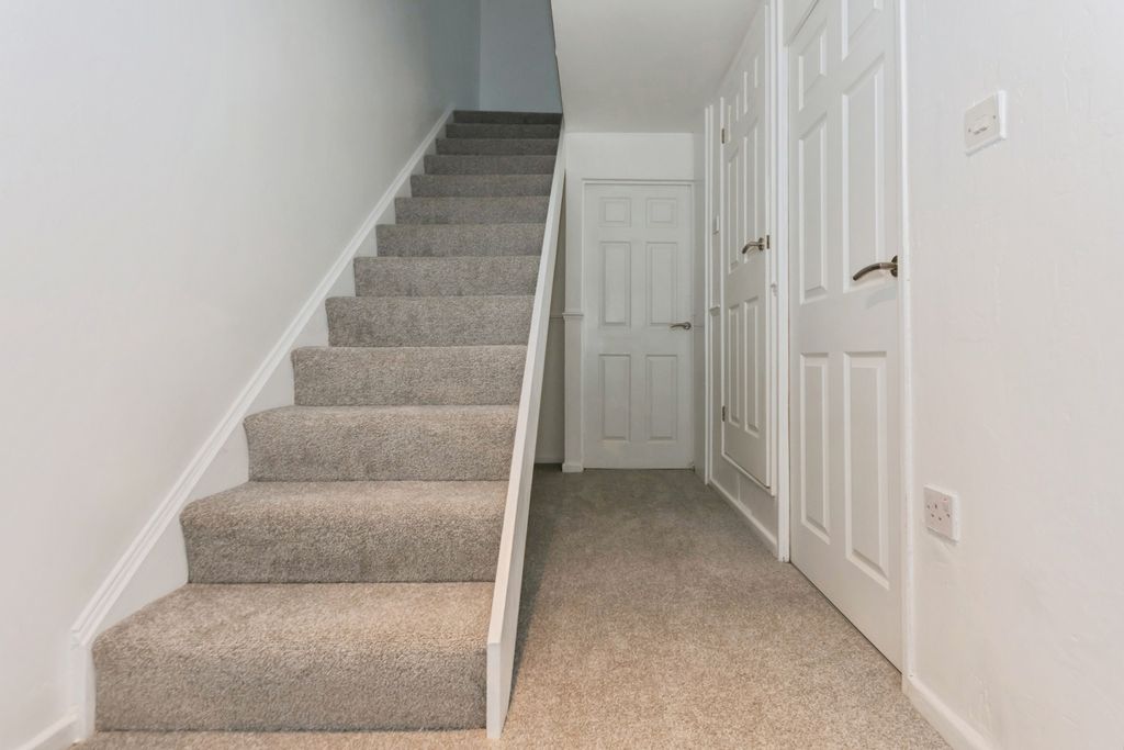 Property photo 3 of 18 Hallway