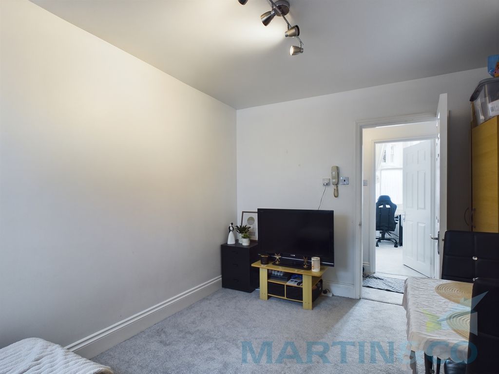 Property photo 3 of 16 Living Room Pic 2