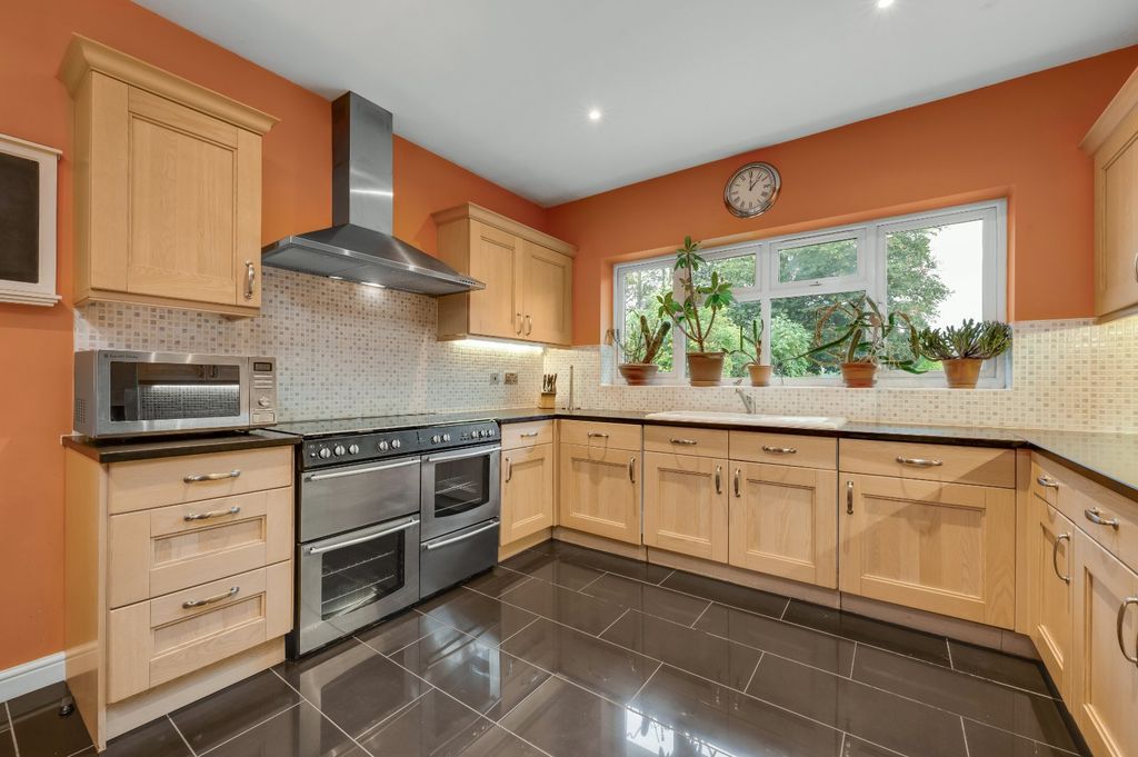 Property photo 3 of 16 Kitchen