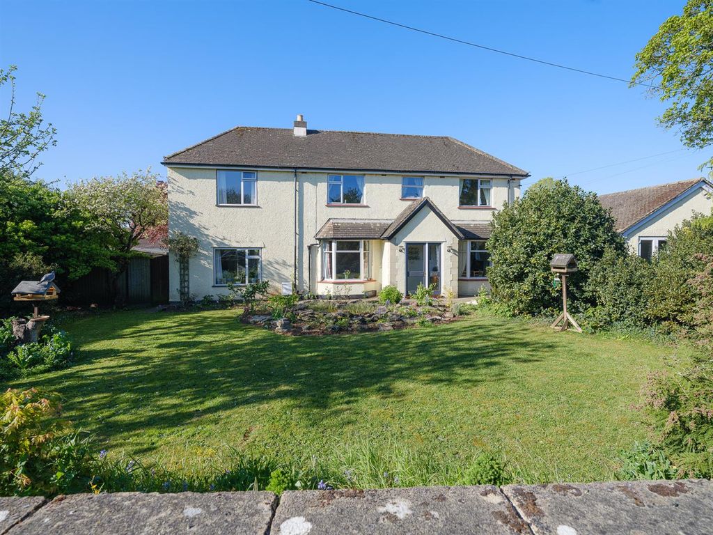 Property photo 1 of 25 98 Bristol Road-30.Jpg