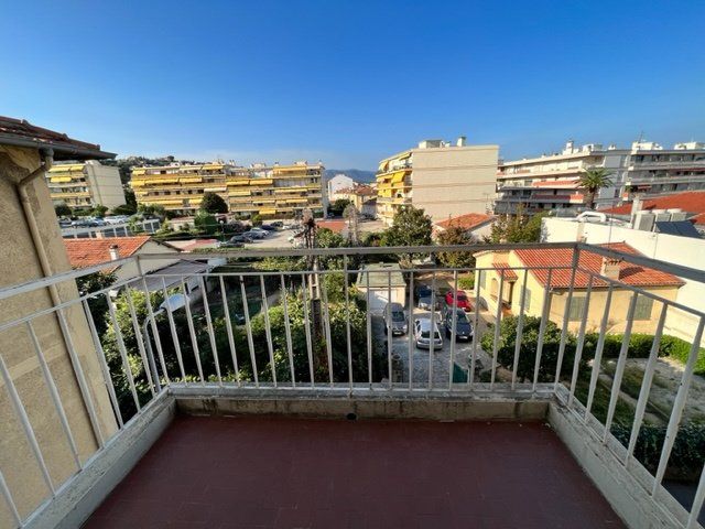 Property photo 1 of 7 Three-Room Flat, 54 Sq m, High Floor, Quiet And Bright