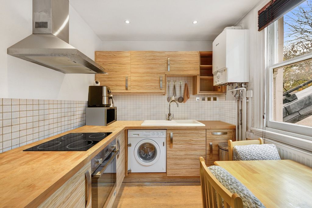 Property photo 3 of 7 Kitchen