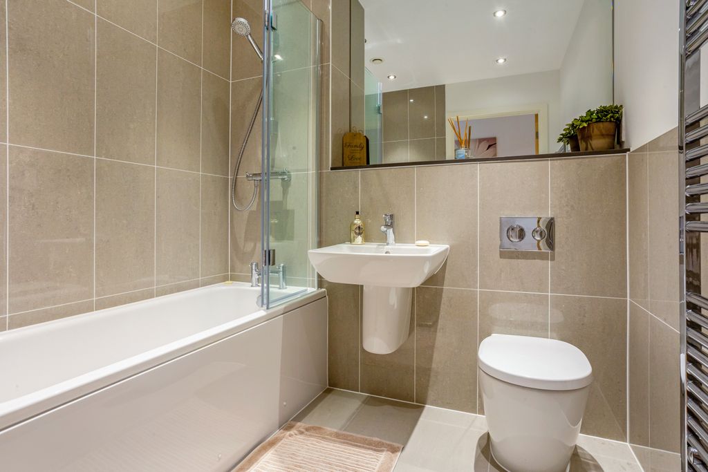 Additional image 10 of 2 bed flat for saleKingman Way, Newbury RG14