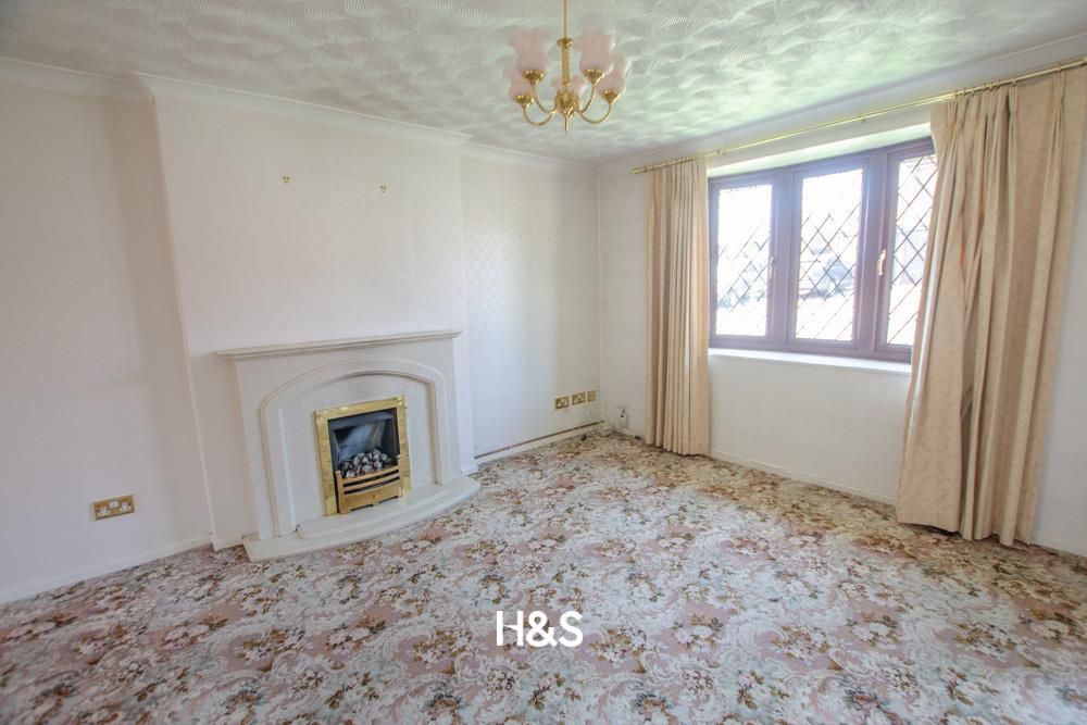 Property photo 3 of 14 20 Whitemoor Drive - Lounge.Jpg