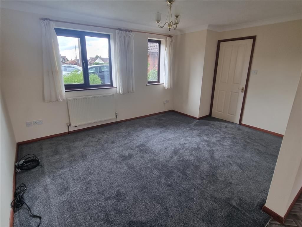 Property photo 3 of 7 Living Room