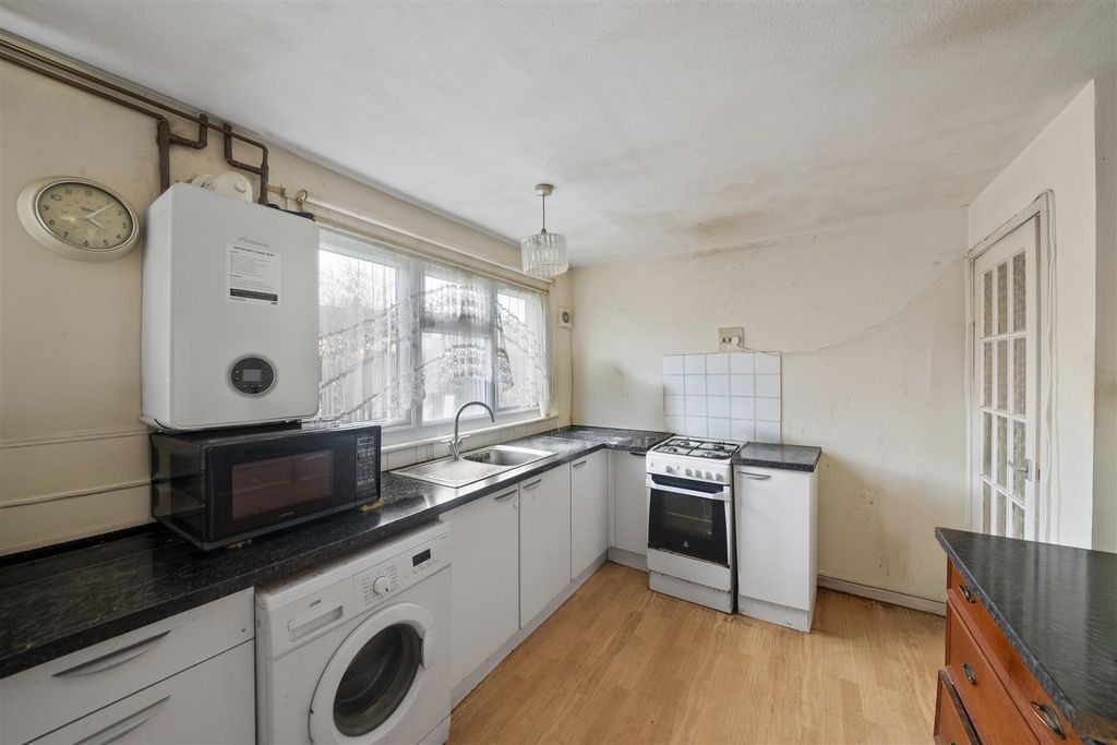 Property photo 3 of 11