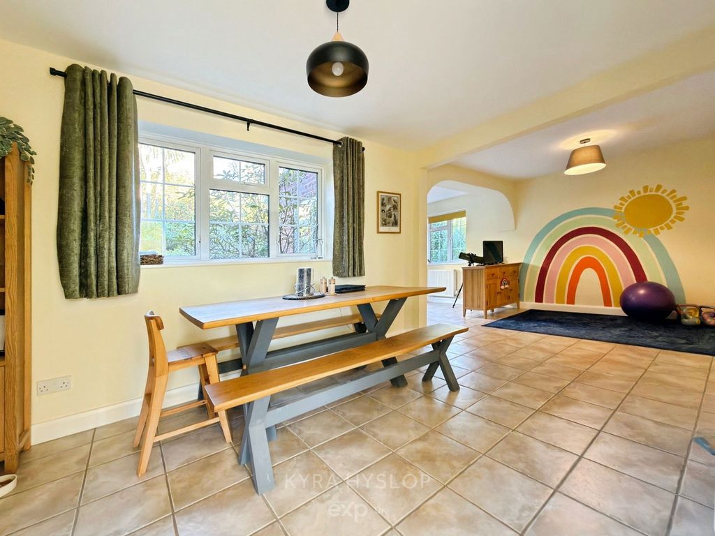 Property photo 2 of 25