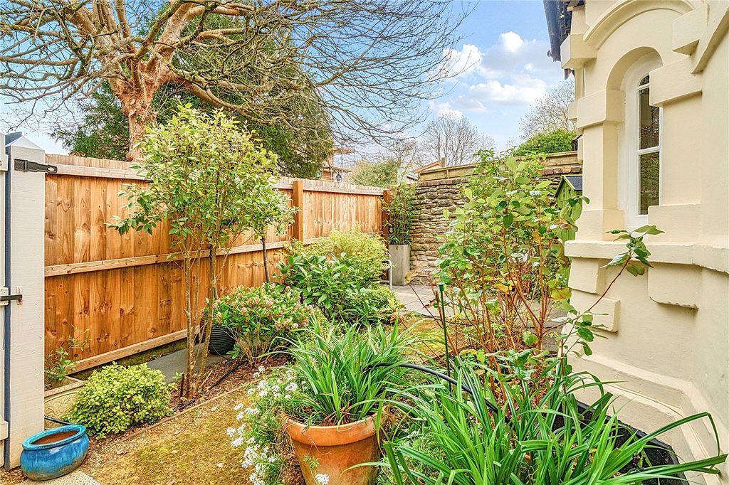 Property photo 2 of 27 Picture No. 28