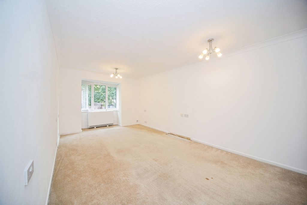 Property photo 3 of 16 Living Room