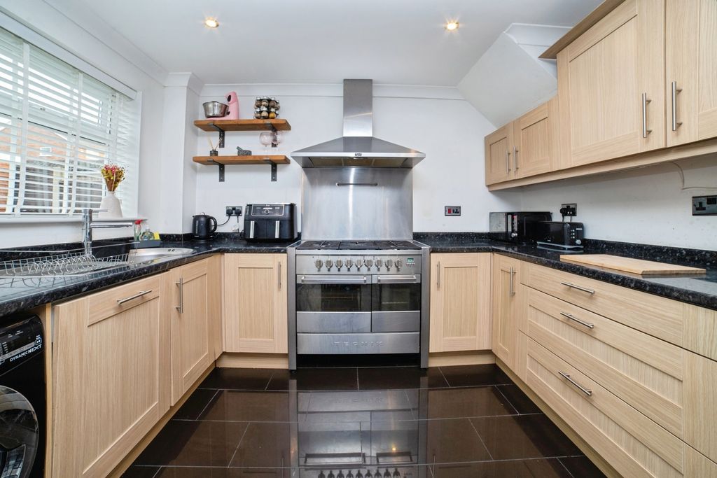 Property photo 3 of 17 Photo