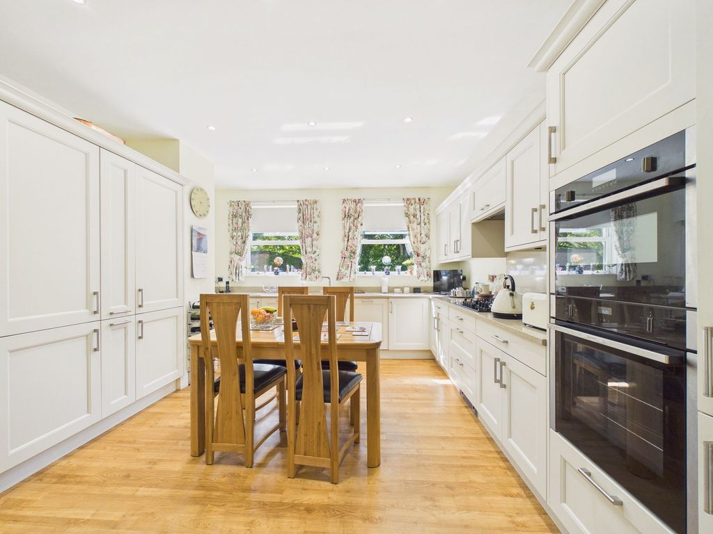 Property photo 3 of 21 Dining Kitchen