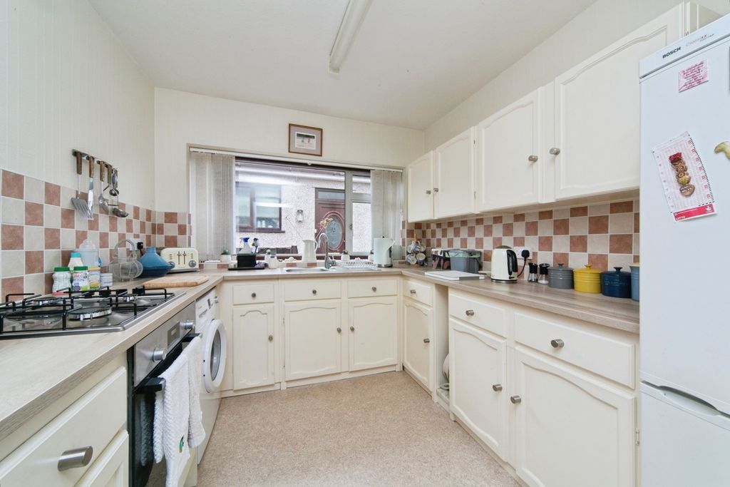 Property photo 3 of 17 Photo