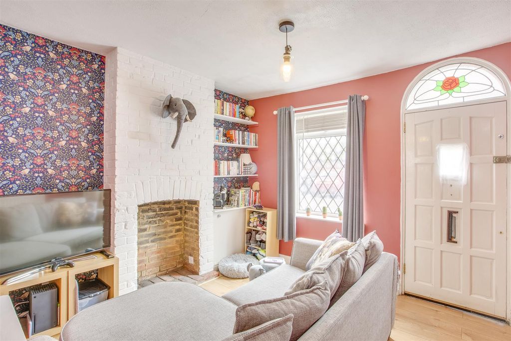 Property photo 2 of 11 54 Temple End, Hp13 5Ds-4.Jpg
