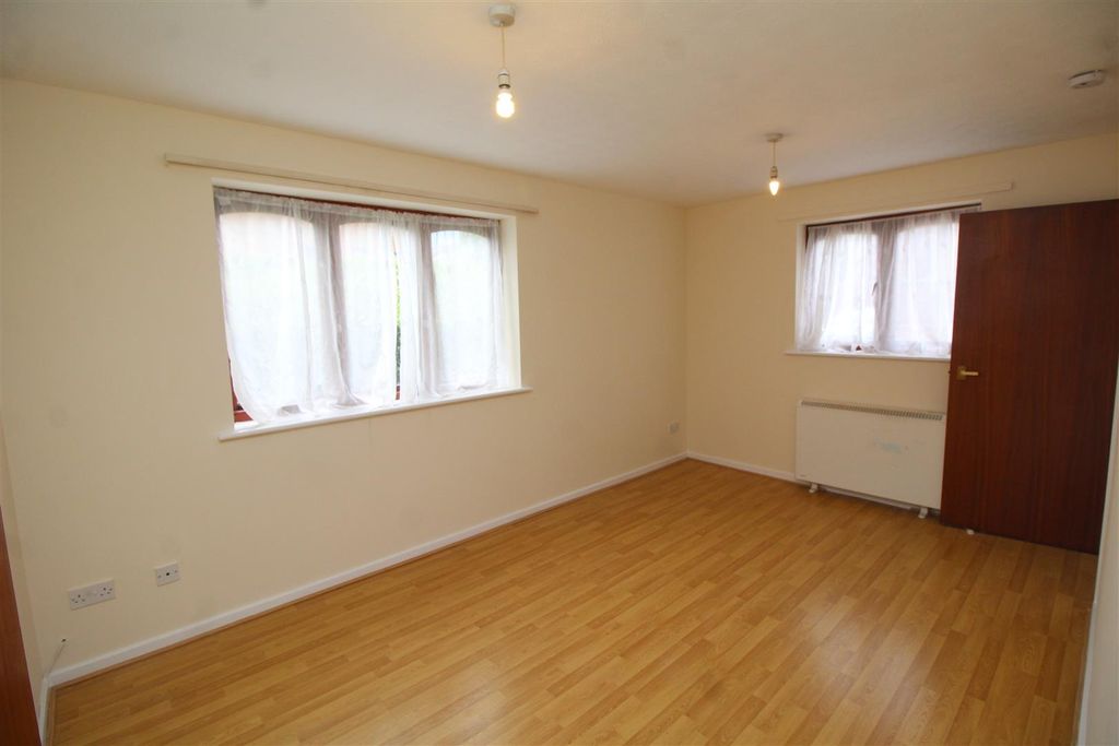 Property photo 3 of 6 Img_2485.Jpg