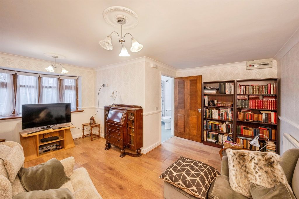 Property photo 3 of 17