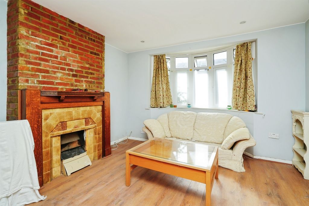 Property photo 3 of 9