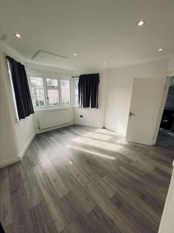 Property photo 3 of 8 Bedroom