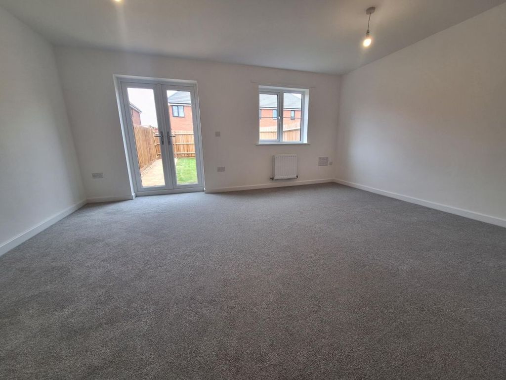 Property photo 3 of 10 Living Dining Room