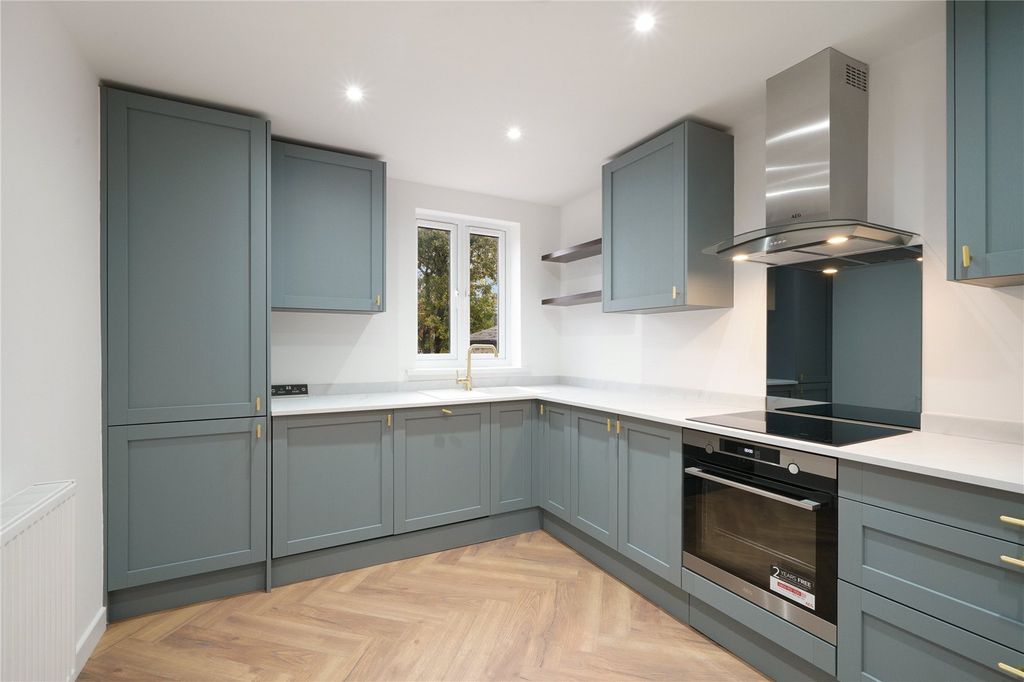 Property photo 1 of 31 Picture No. 08