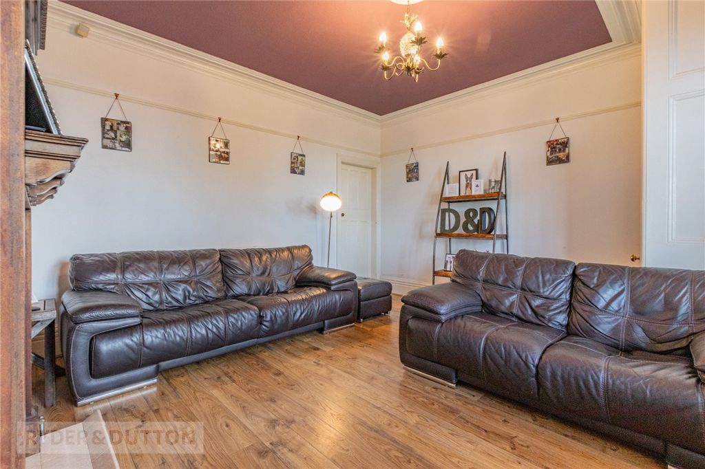 Property photo 3 of 22 Lounge