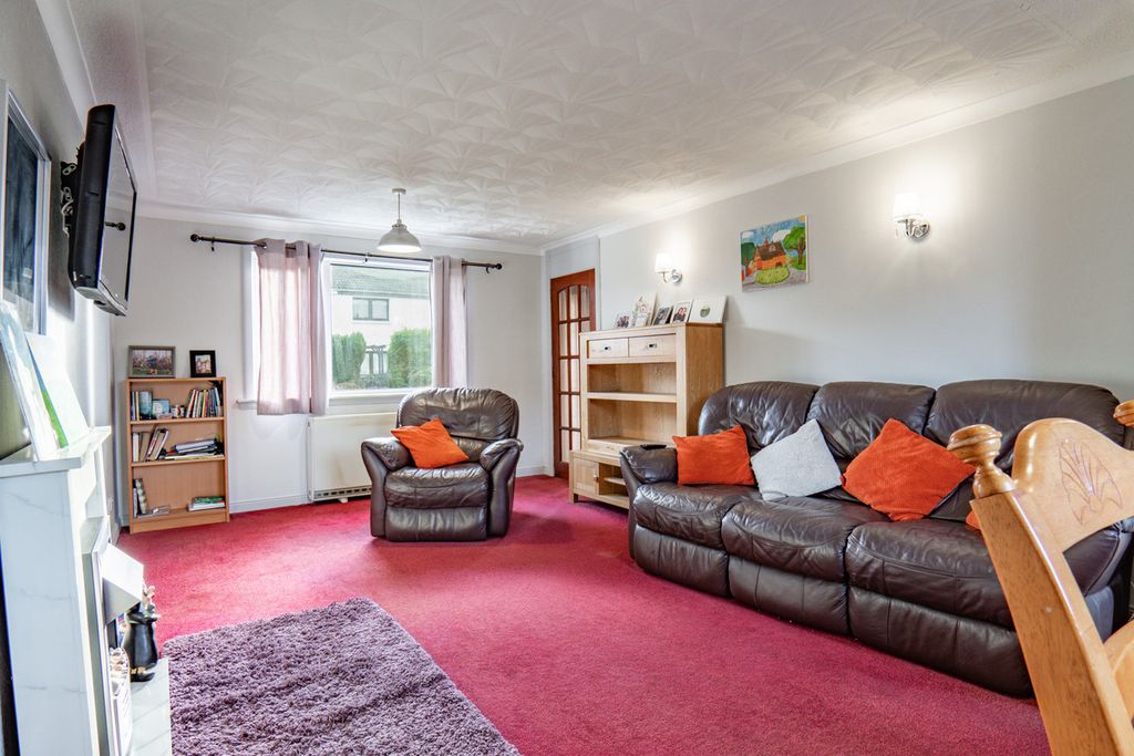 Property photo 2 of 28