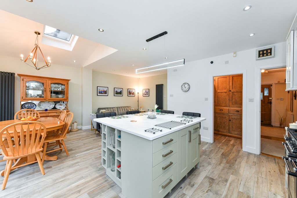 Property photo 3 of 24