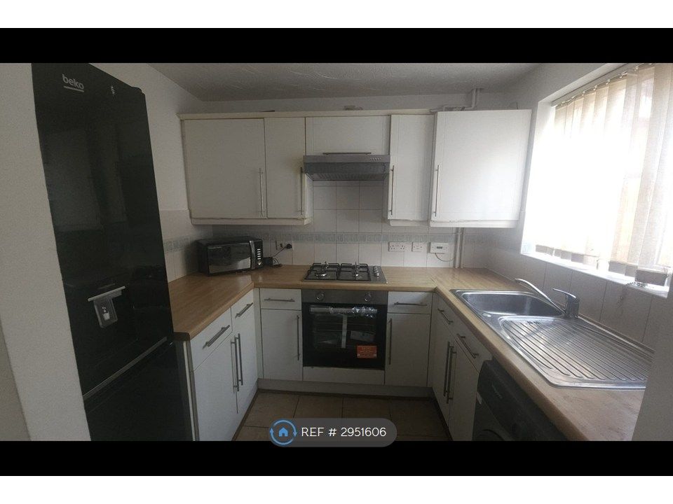 Property photo 3 of 15 Kitchen