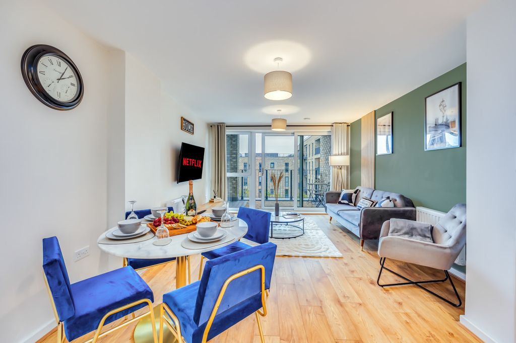 Property photo 1 of 31 Living Room