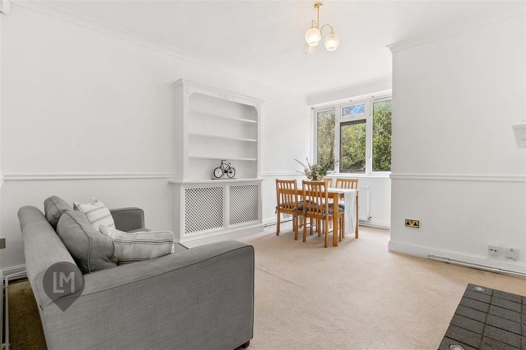 Property photo 1 of 6 Living/Dining Room