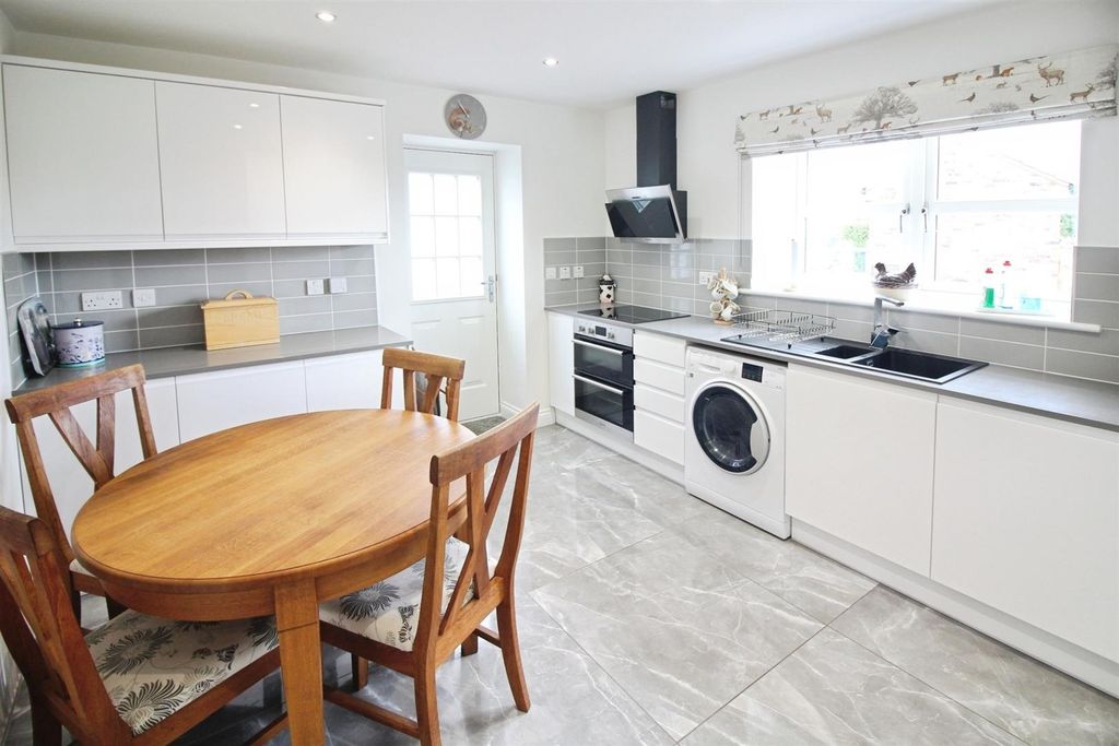 Property photo 3 of 14 Kitchen/Diner