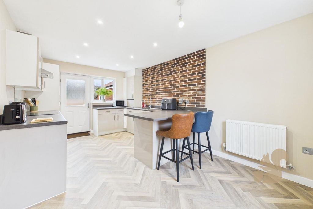 Property photo 3 of 22 Kitchen